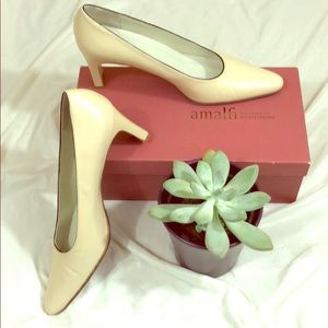 Amalfi ivory heels size 8